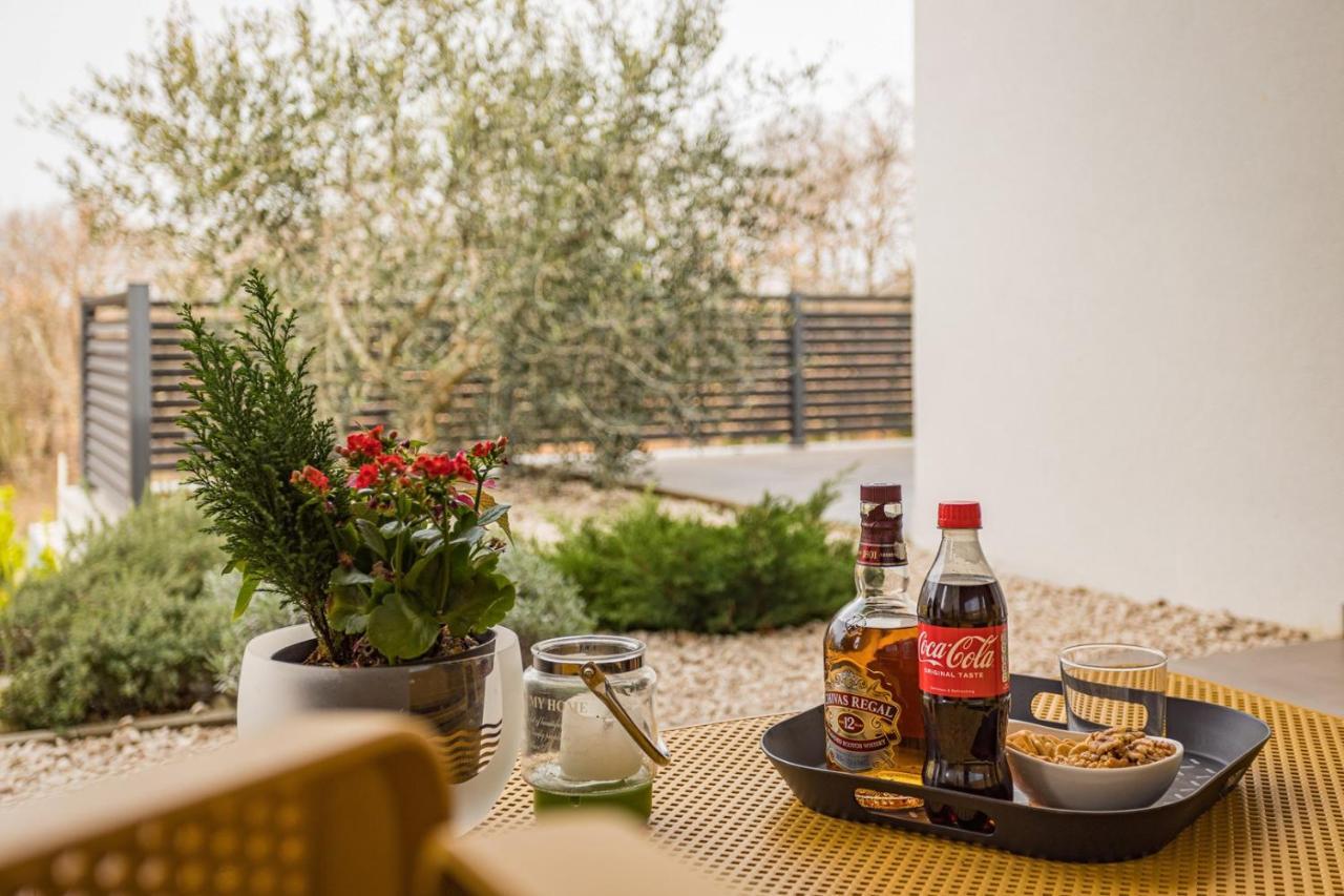 Apartments Bijou With Big Private Garden Near Umag Vilanija מראה חיצוני תמונה
